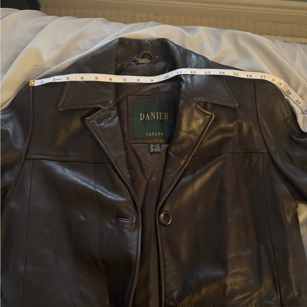 Danier Women's Brown Leather Coat Genuine Leather - Picture 11 of 11